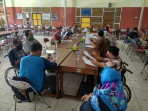 Diskusi membahas tools monitoring dan persiapan monitoring implementasi SDGs  di Kabupaten Gunungkidul